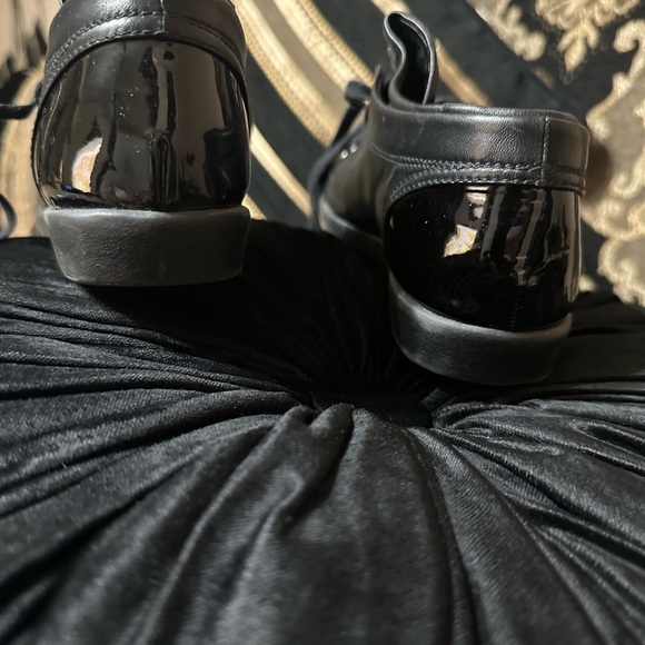 Chanel tennis shoes Authentic - Picture 4 of 12